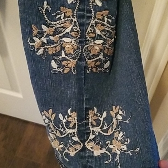 NWOT VSX Embroidered Jeans 24W - Picture 3 of 5